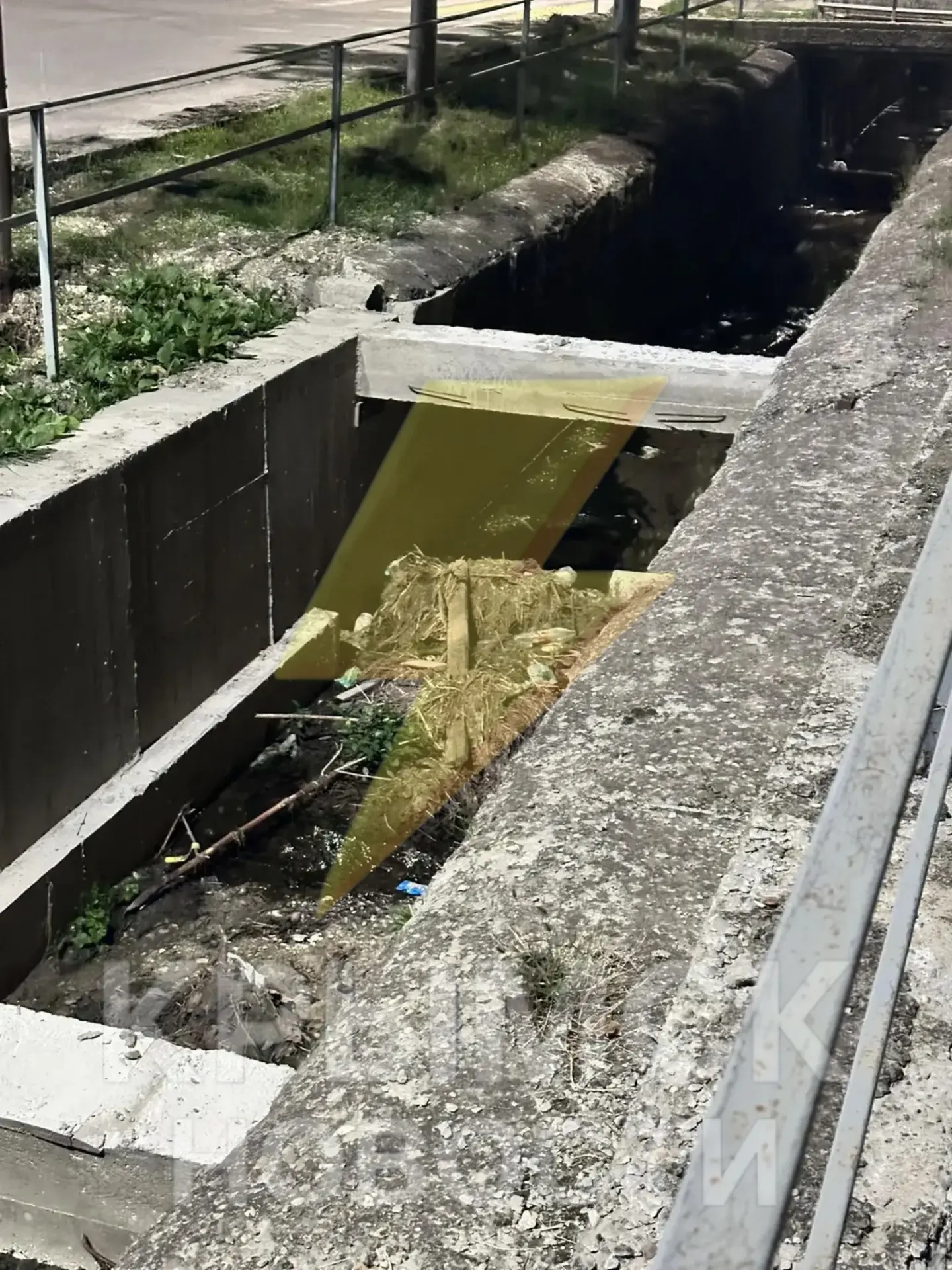 🌧 В Крымске жители опасаются подтопления из-за забитого водоотводного лотка