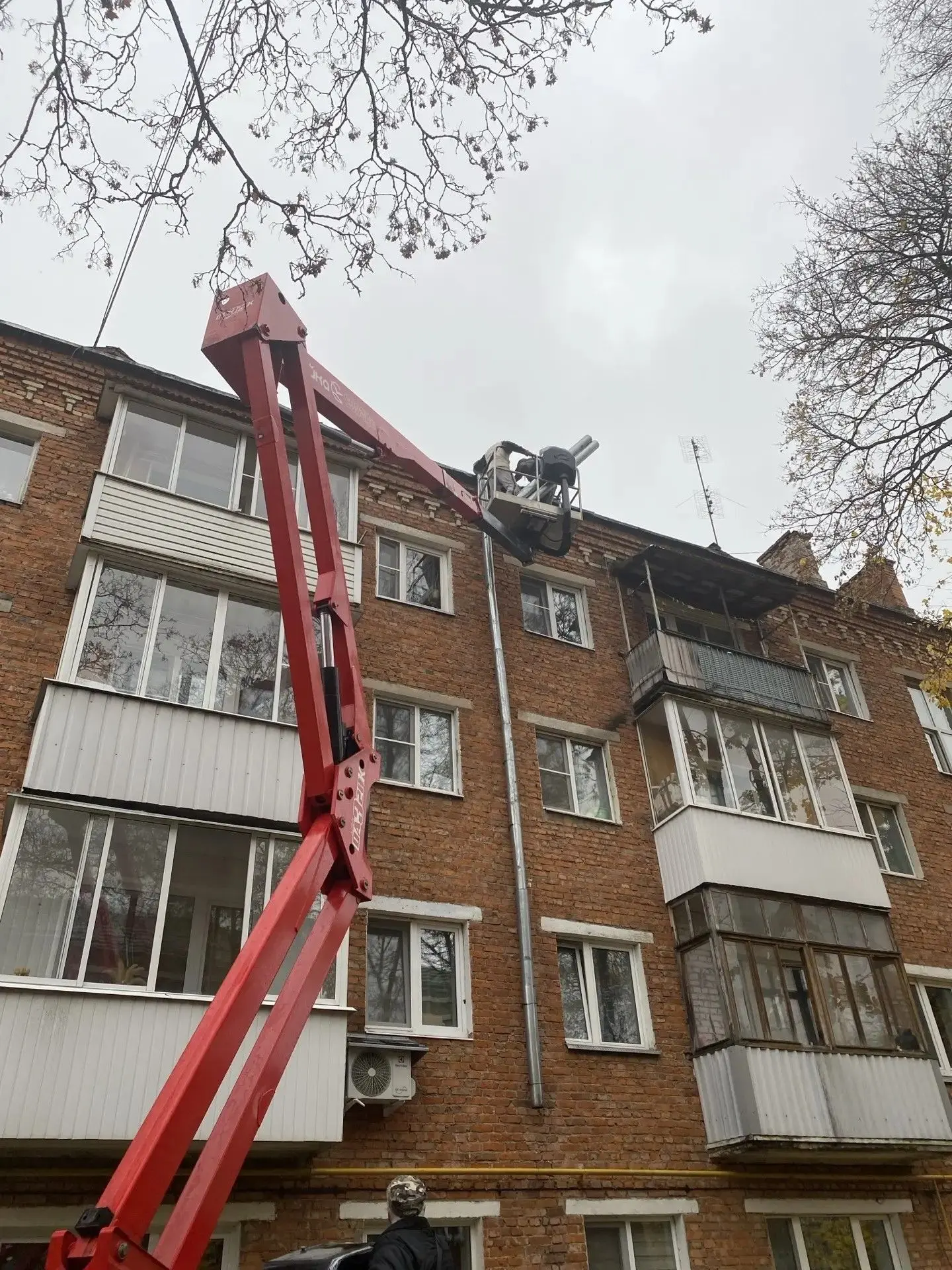 💧 Восстановление труб водослива по адресу: пгт. Запрудня, ул. Ленина, д. 13.