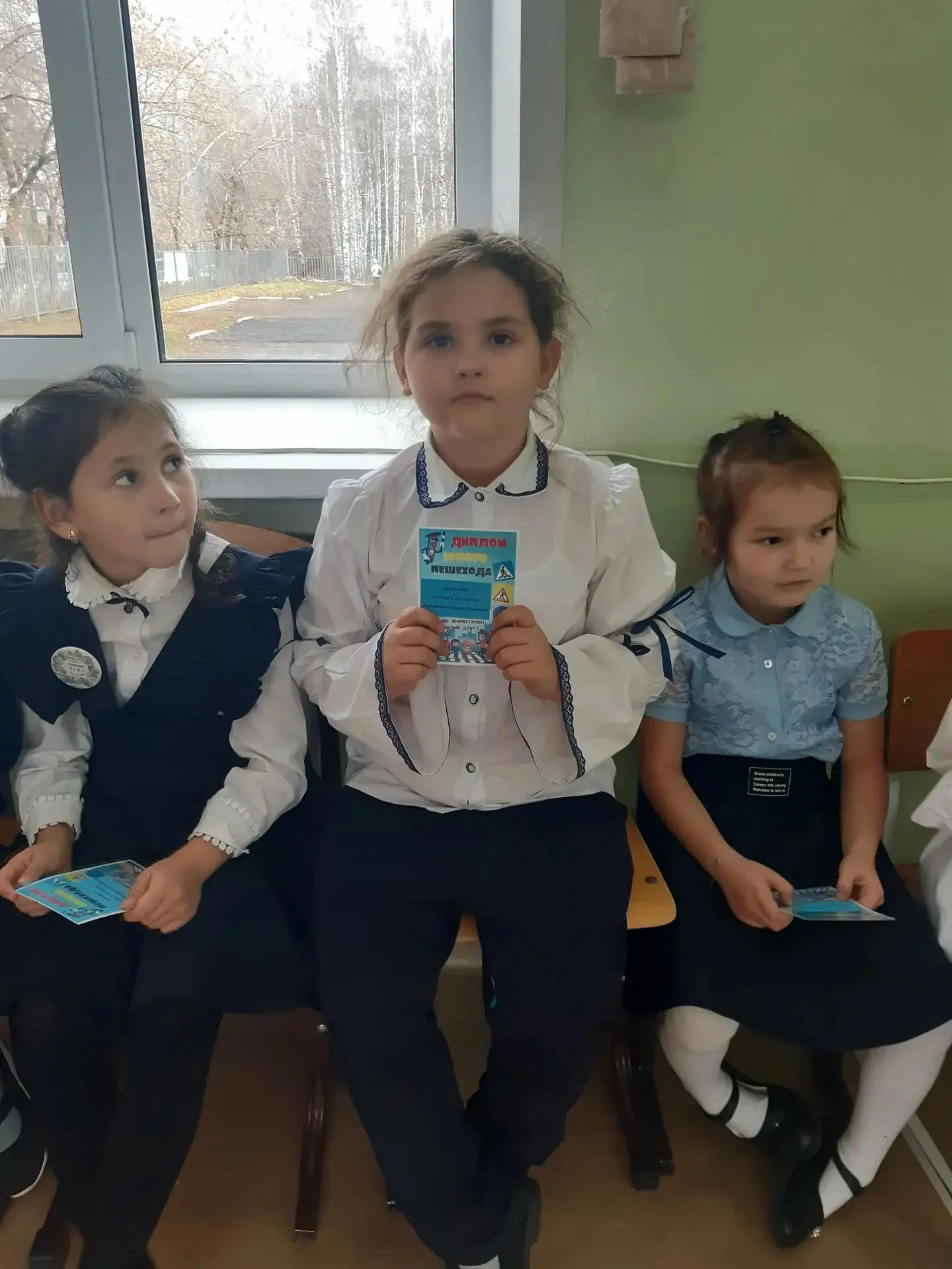 🚦 Ура, мы — пешеходы! Как прошло посвящение наших первоклассников