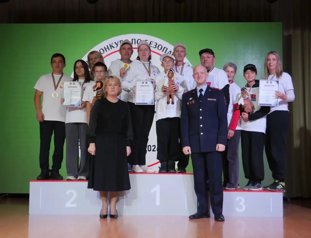 🏆От всей души поздравляем нашу семейную команду «Поколения на страже ПДД» и МБОУ СОШ 6...
