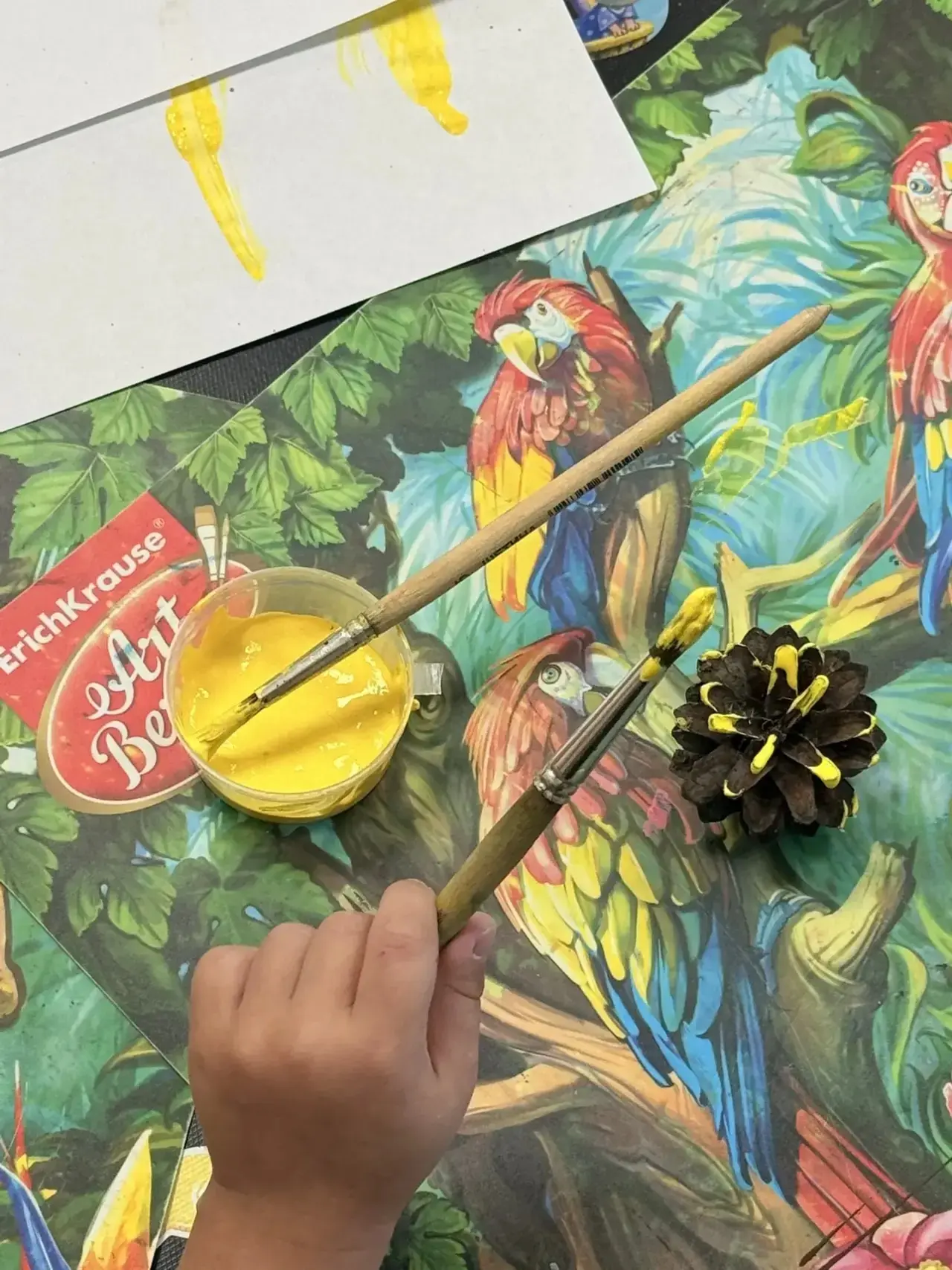 🎨 Яркие шишки: готовим материал для новой поделки! 🎨