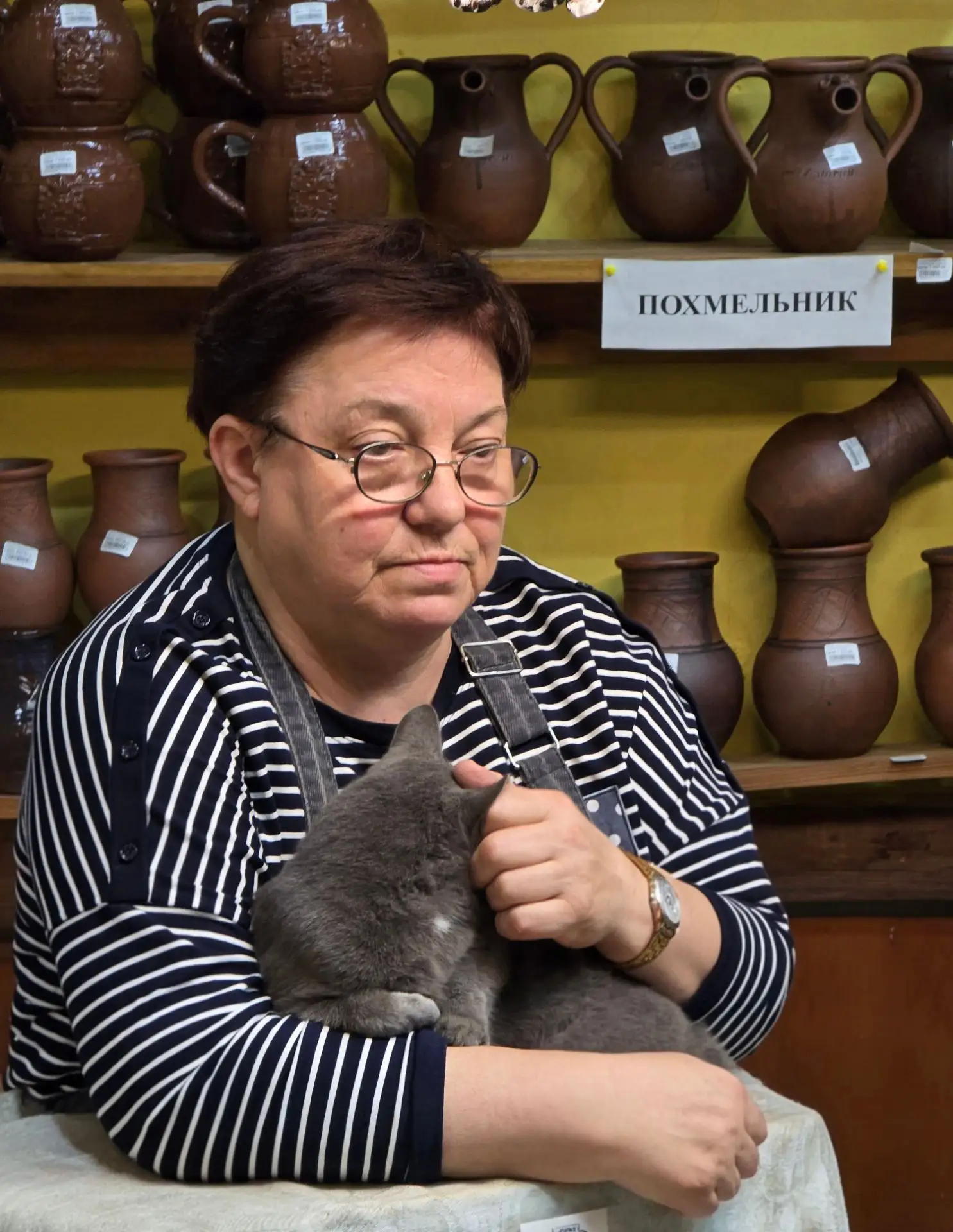Продавщица, кошка и похмельник.