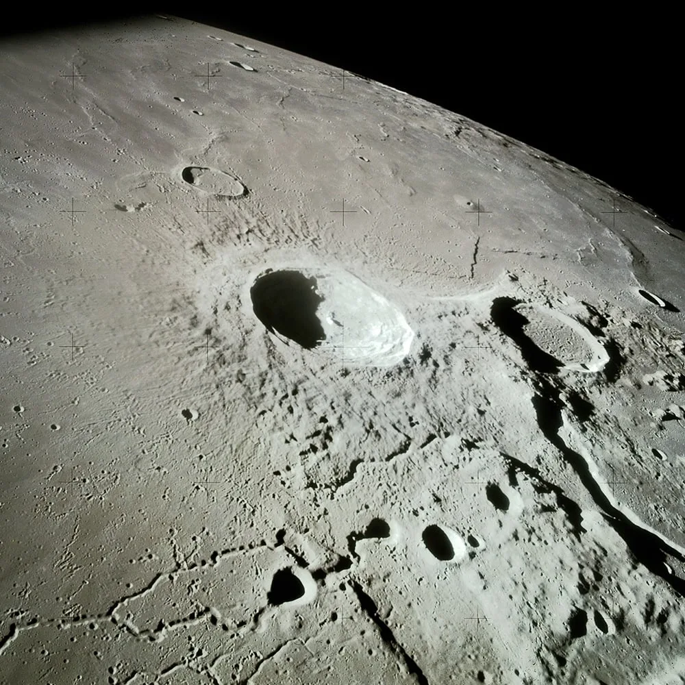 🌕 Кратер Аристарх: почему эта точка на Луне светится в темноте? ✨