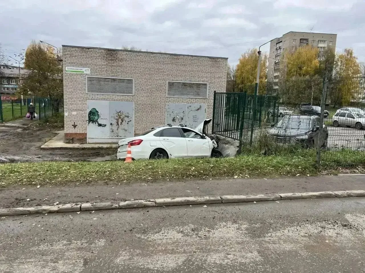 🚗 ДТП на Буммашевской: нетрезвая водительница врезалась в ограждение