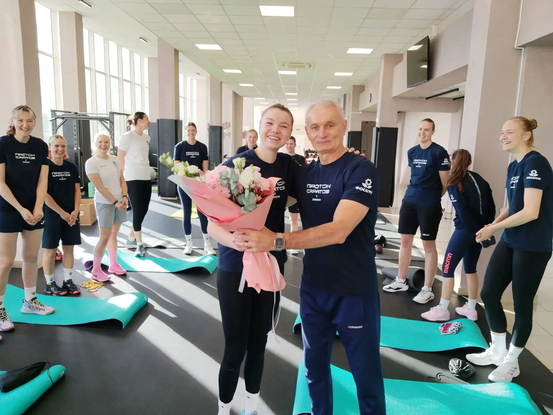 Это мы поздравили Анечку с Днем рождения🎉💐