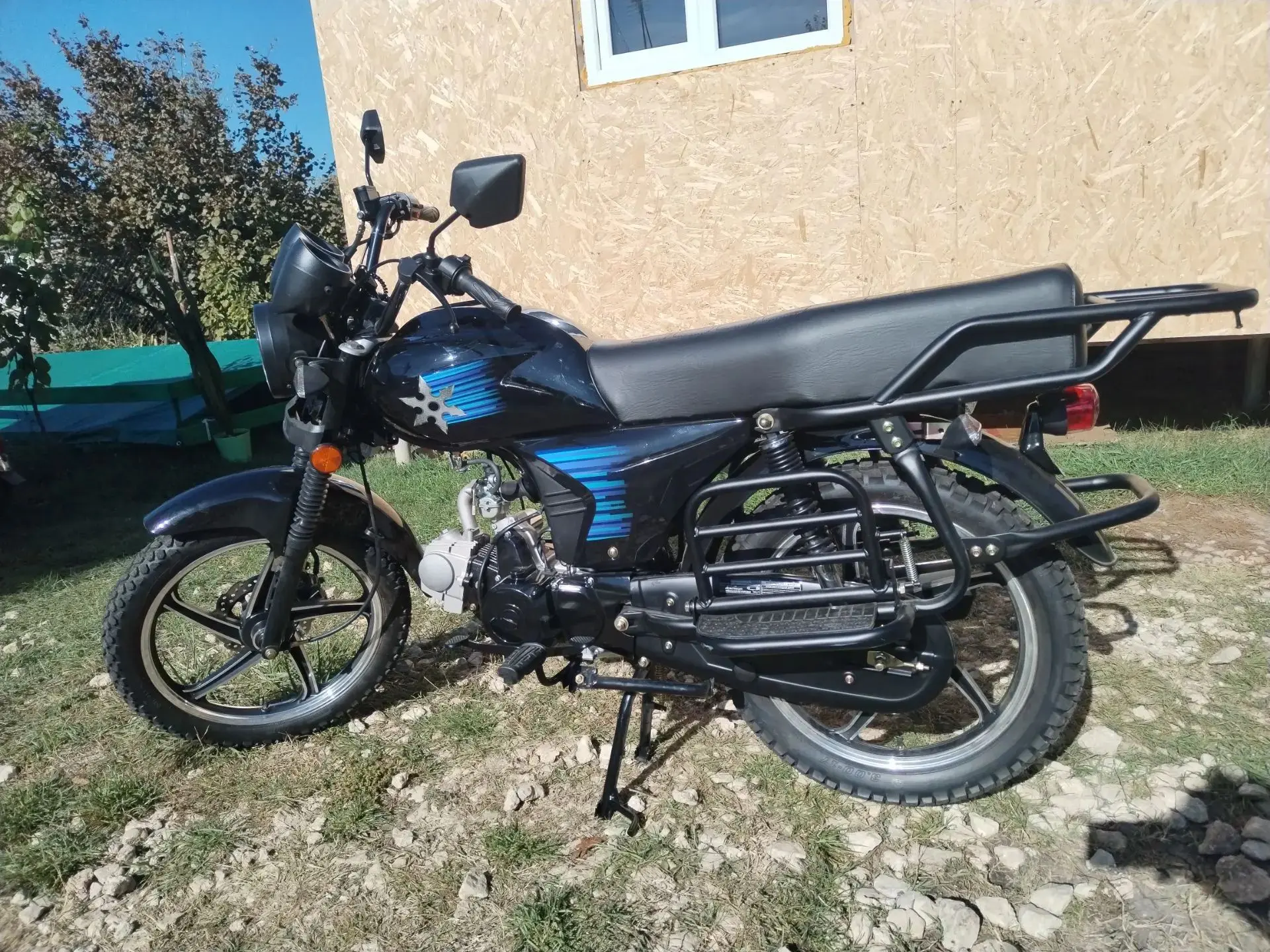 Здравствуйте. Продам мопед LARGO STREET. 110 см куб. 4-х тактн. Электростартер, кикстар...