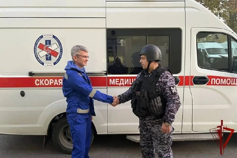 ⚡ В Калуге мужчина с ножом и битой угрожал врачам скорой