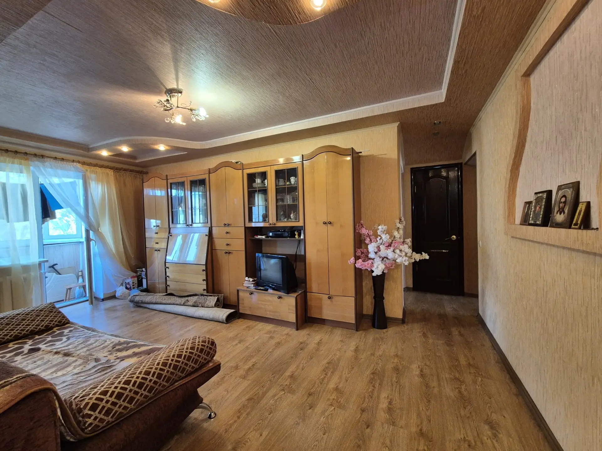 Продам 3х ком.кв-ру, ул.Кирова 22, 4/5. Не угловая, окна пластик, балкон застеклен- пла...