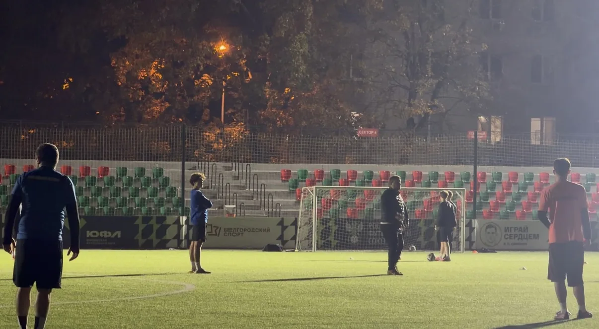 ⚽ Вечерний футбол — это особенная магия!