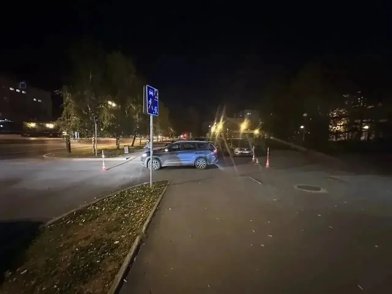 ДТП в Тюмени: электросамокат с двумя подростками врезался в авто