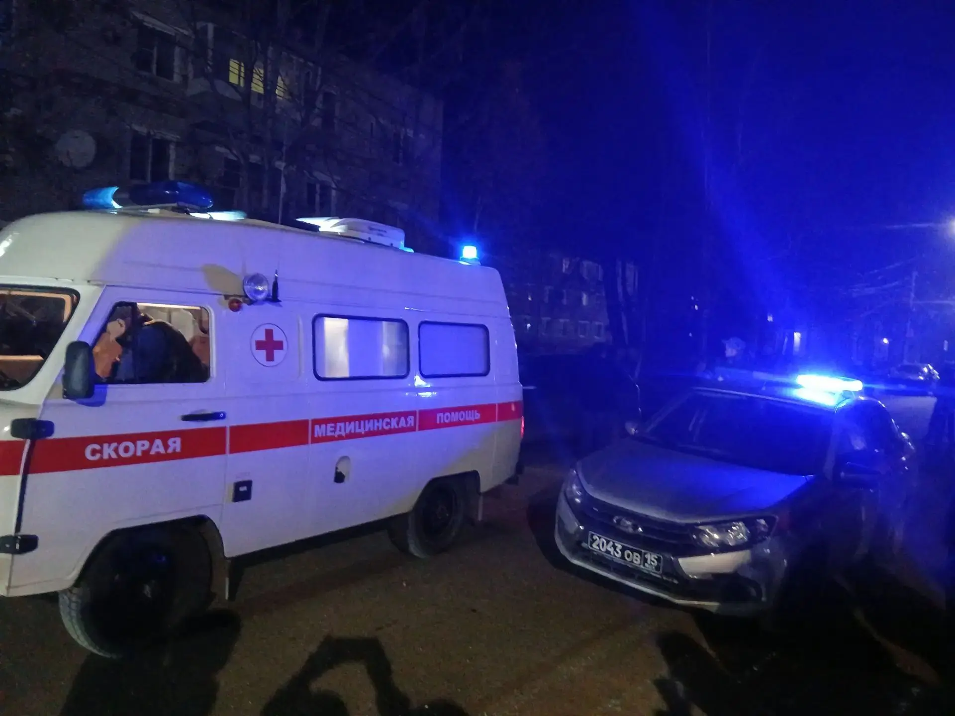 п.Хор,в парке что то произошло,Росгвардия и Скорая на месте