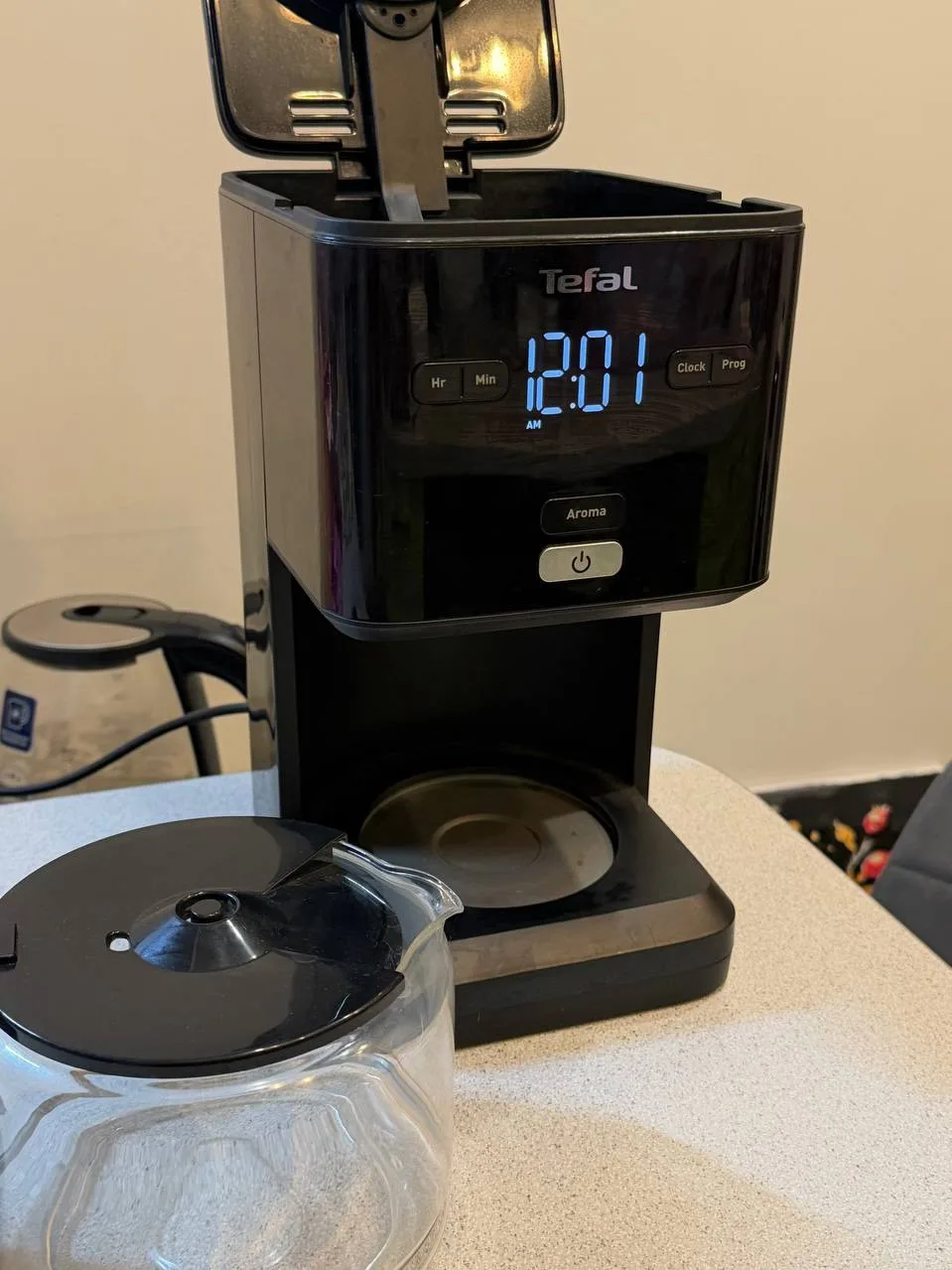 Tefal CM600810 — отличная кофеварка для дома и офиса.