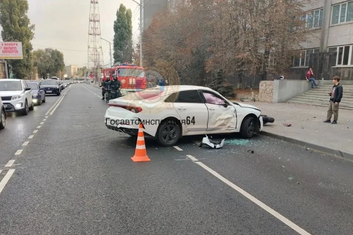 В Саратове в ДТП с иномаркой погиб мотоциклист