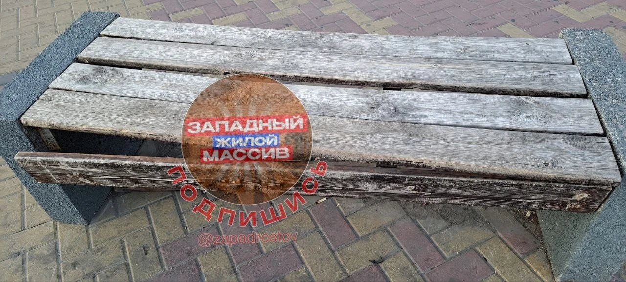 🪑 Скамейки на остановке Стачки/Зорге давно требуют ремонта!
