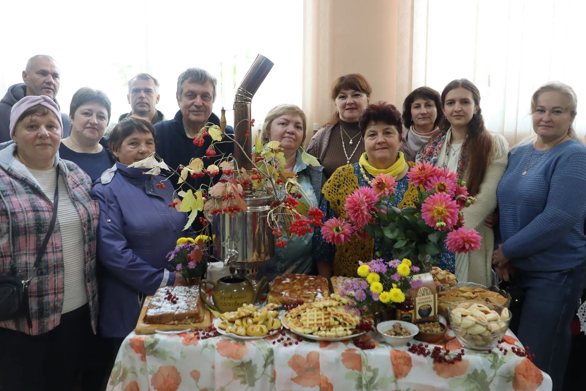Коллектив Дома ремёсел принял участие в праздновании Дня села Ездочное, угостив односел...