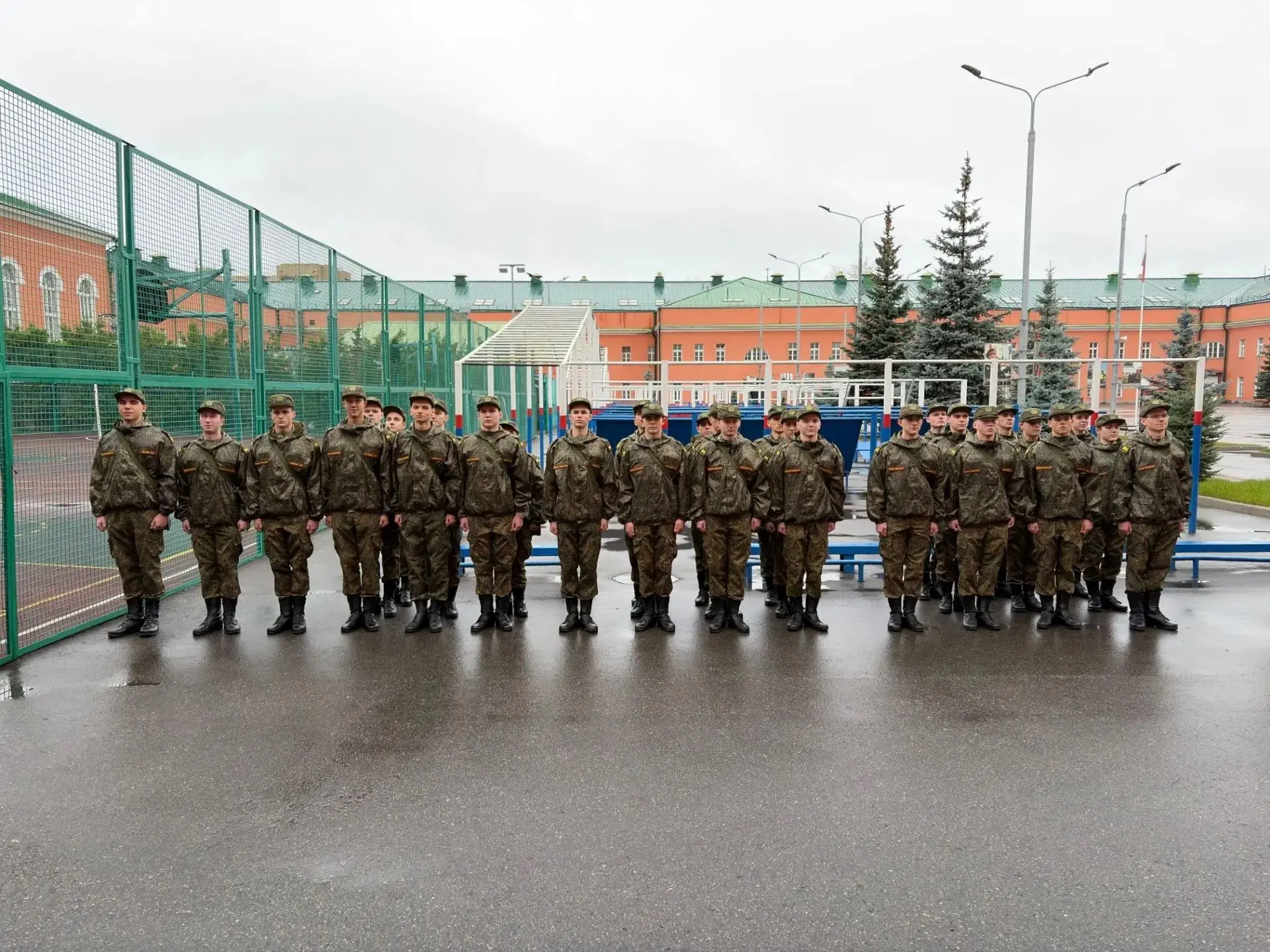 Курсанты ВУЦ МГТУ «СТАНКИН» увидели, как организован быт военнослужащих