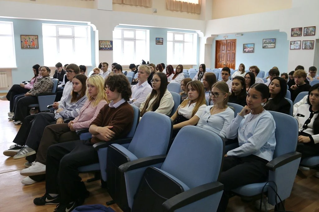 👫В Ханты-Мансийске прошел профилактический урок для учащихся пятой школы