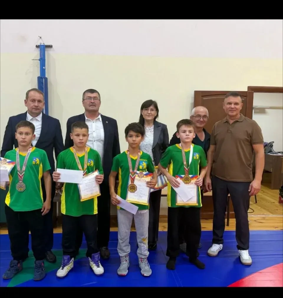 Борбаш авылындa 2011-2012, 2013 нче елгы һәм аннан яшьрәк көрәшчеләр арасында Галимулли...