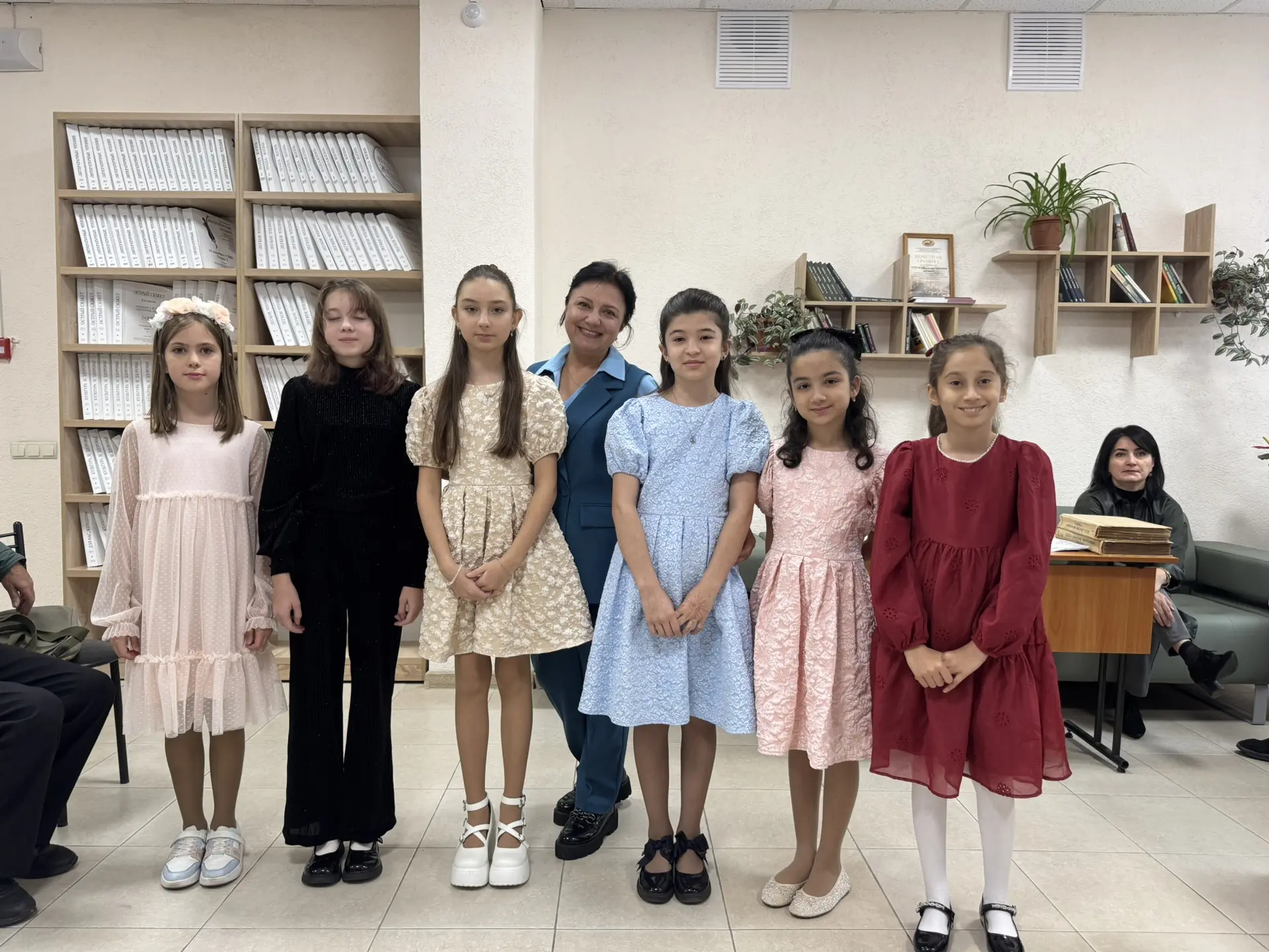 7 октября учащиеся класса по вокалу, преподаватель Ахмедагаева Елена Петровна, выступил...