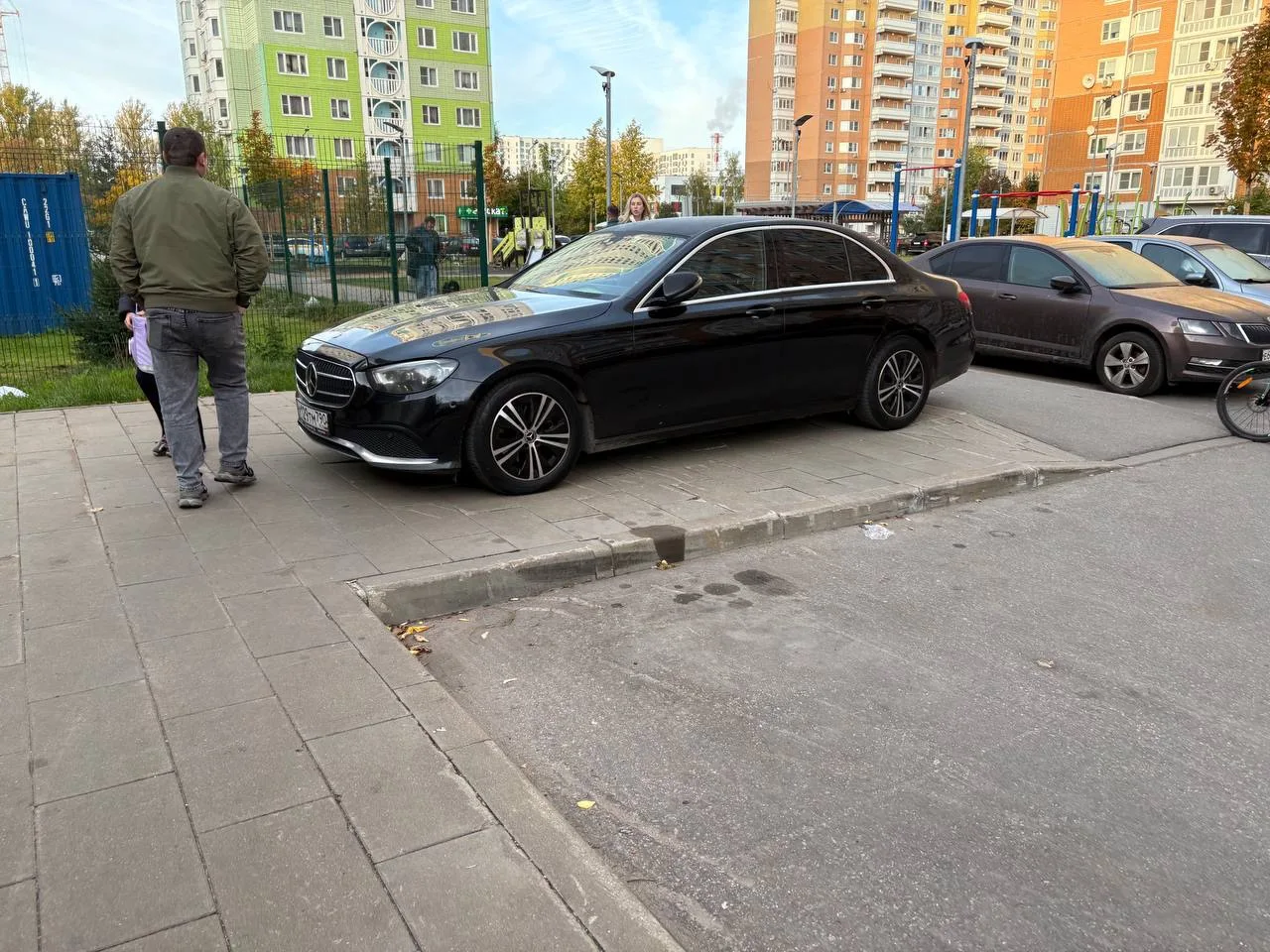 Очередной гений парковки замечен в Химках😣