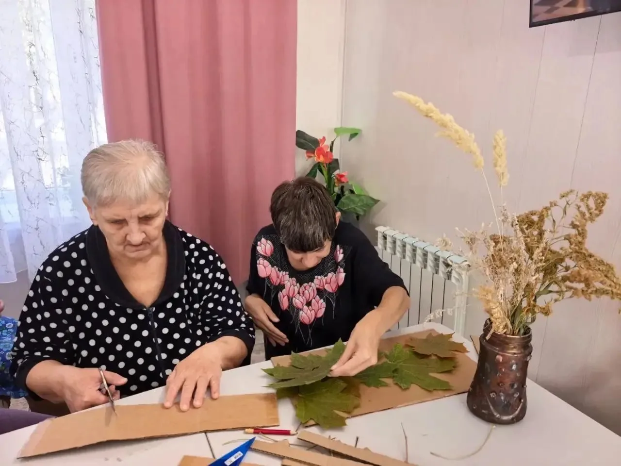 Получатели социальных услуг «Нижнечирского ДСО»  на очередном творческом занятии сделал...