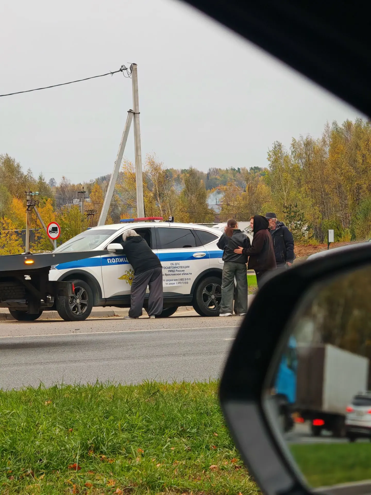 Что-то случилось в районе стеллы "Ярославль". Пробка огромная в сторону города.