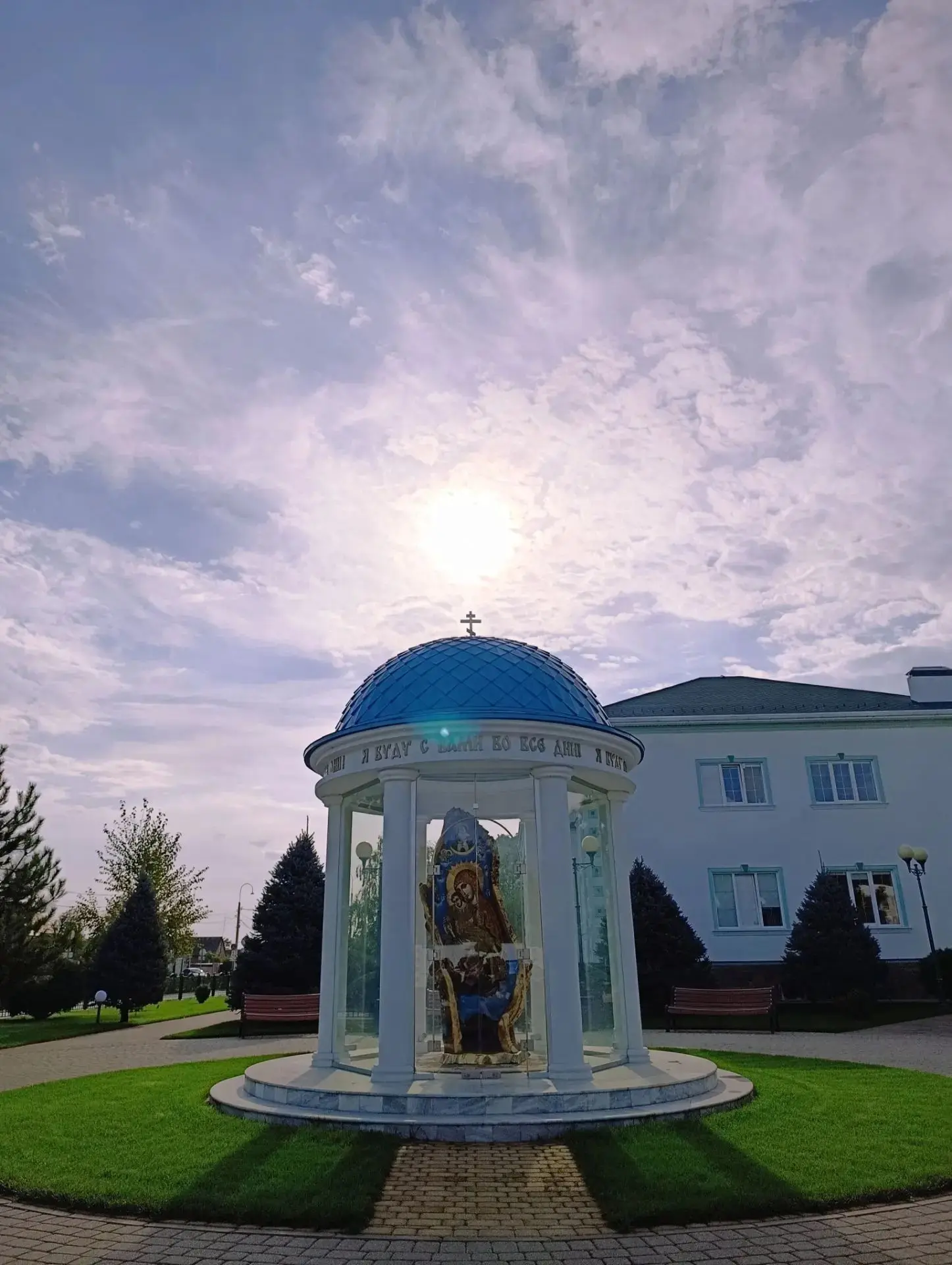 Богородица, чистый твой лик -