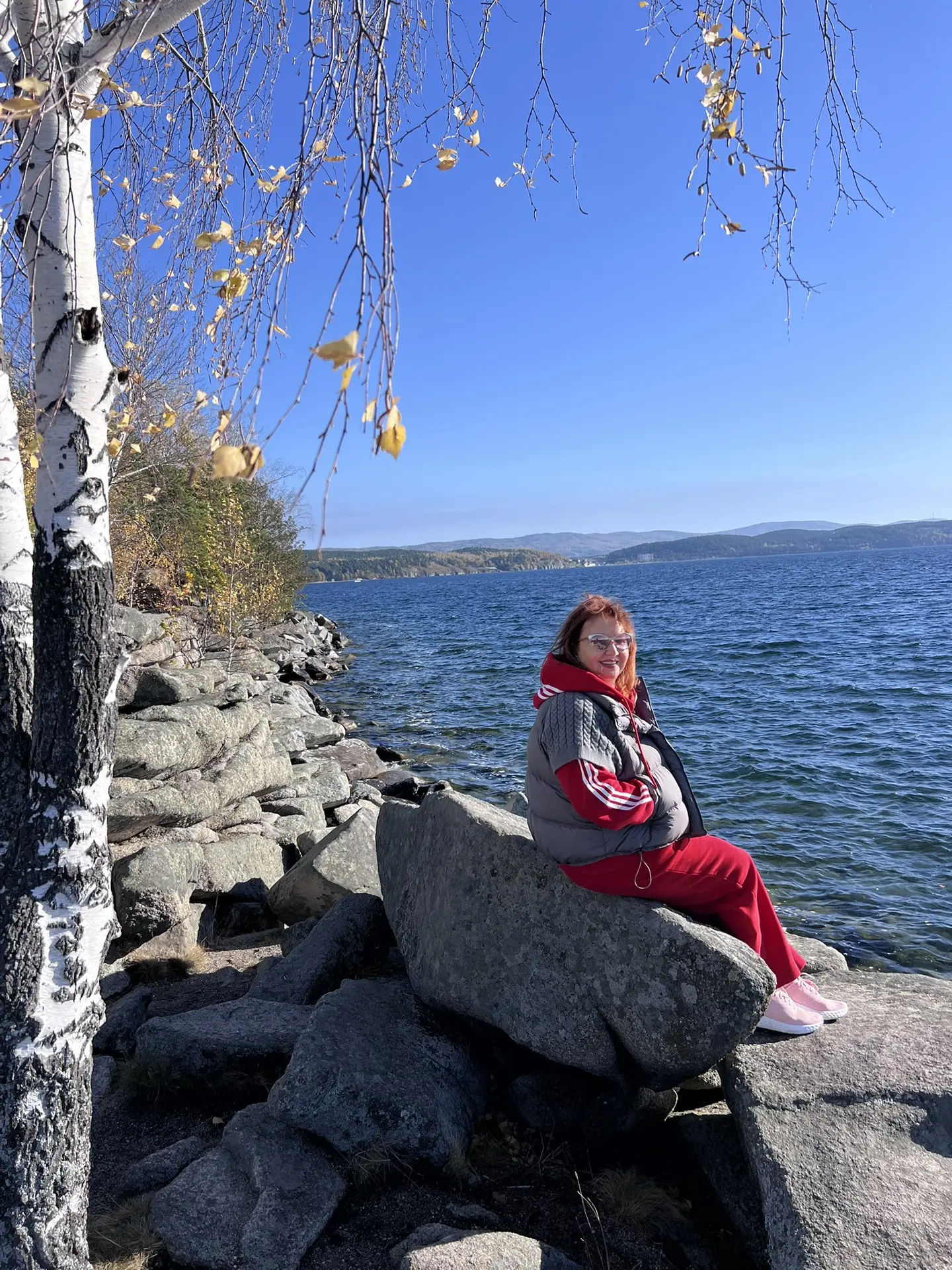 В одном городе, где осень особенной, красивой поступью , шагала по  улице -жила женщина.
