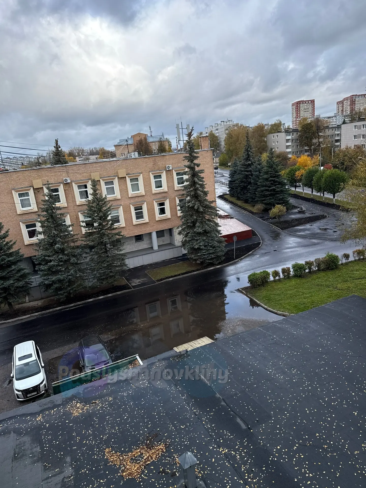 После укладки асфальта возле администрации , появился новый водоем возле почты. Можно ш...