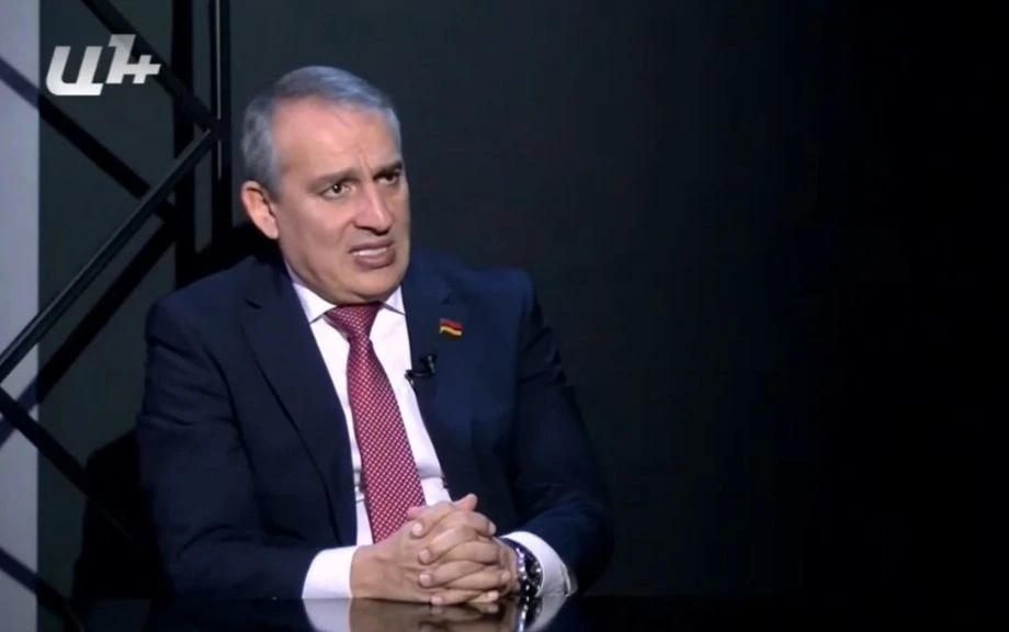 🤡 Только вдумайтесь, кто такой этот оправдывающий узурпатора пашиняна Армен Хачатрян.