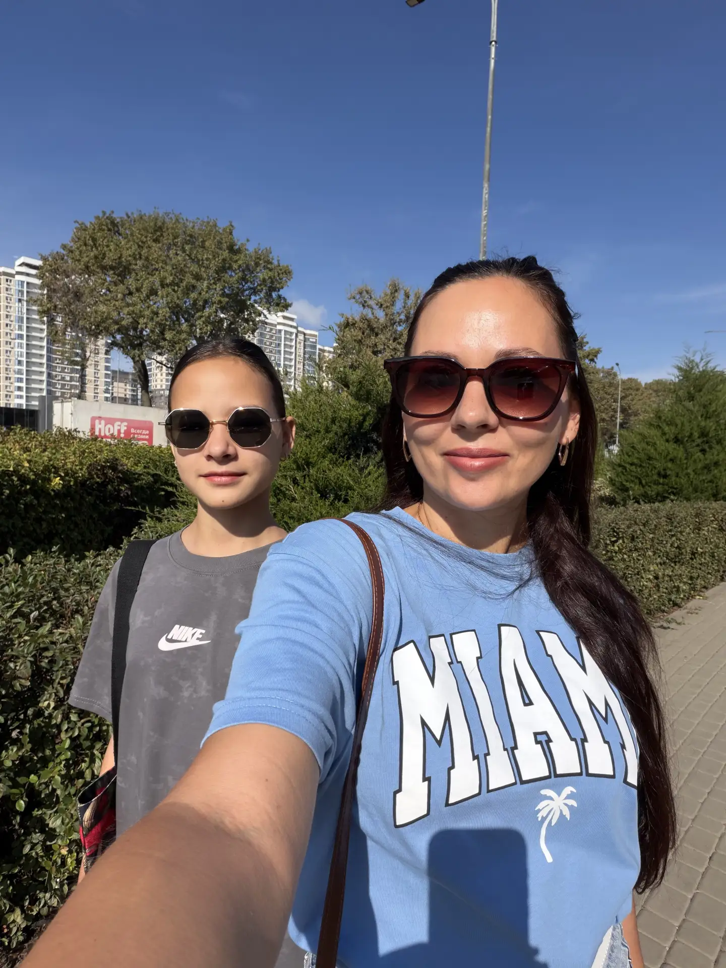 Выгуливаю детей 😁 Чем Вы занимаетесь? Как погодка?