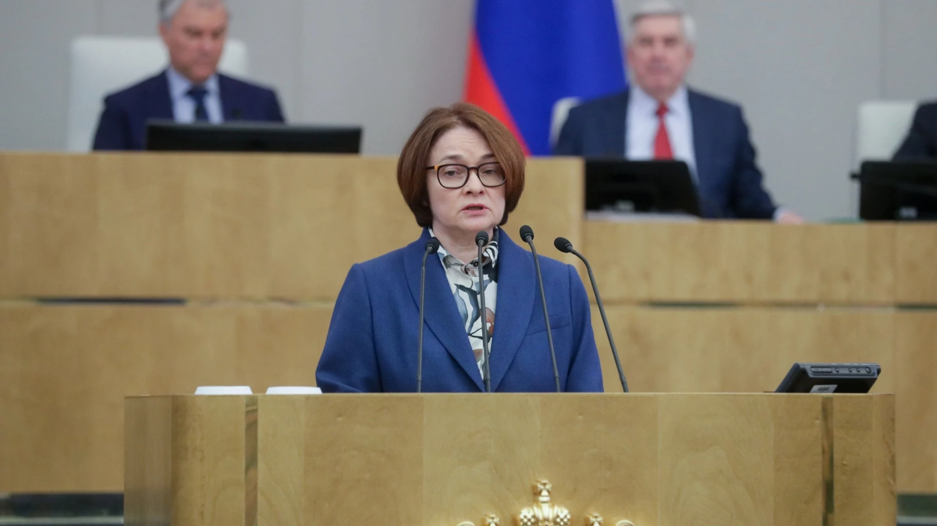 Российские банки предупредили о риске сбоев в работе с клиентами с 15 октября из-за кон...