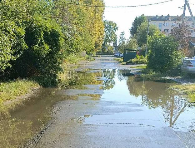 🚶В администрации ответили на жалобу об отсутствии тротуара на Школьной