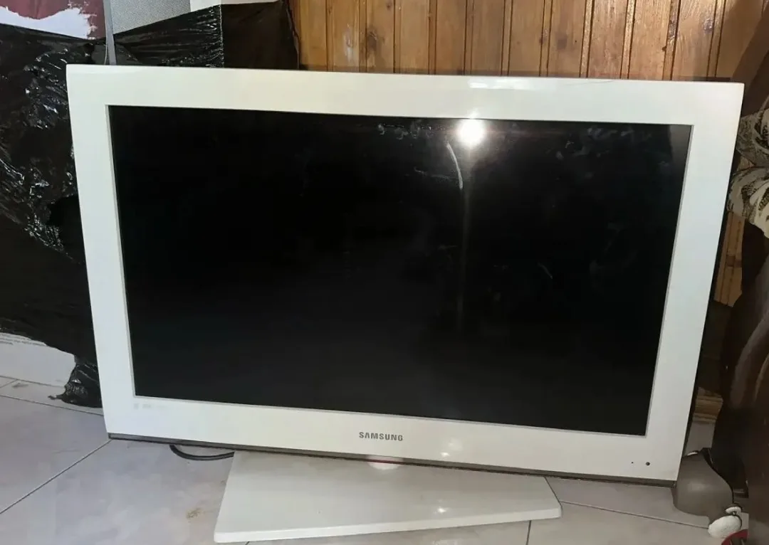 Отдам 3000₽ телевизор диагональ 32