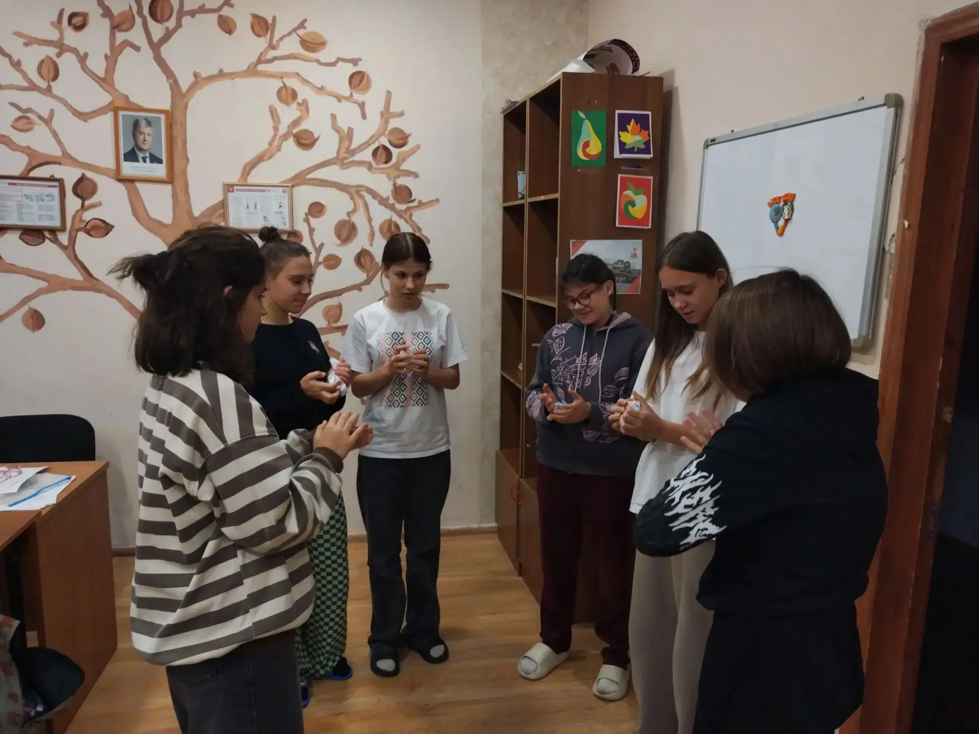 Чтобы справиться с эмоциями, важно не подавлять их, а правильно выражать.