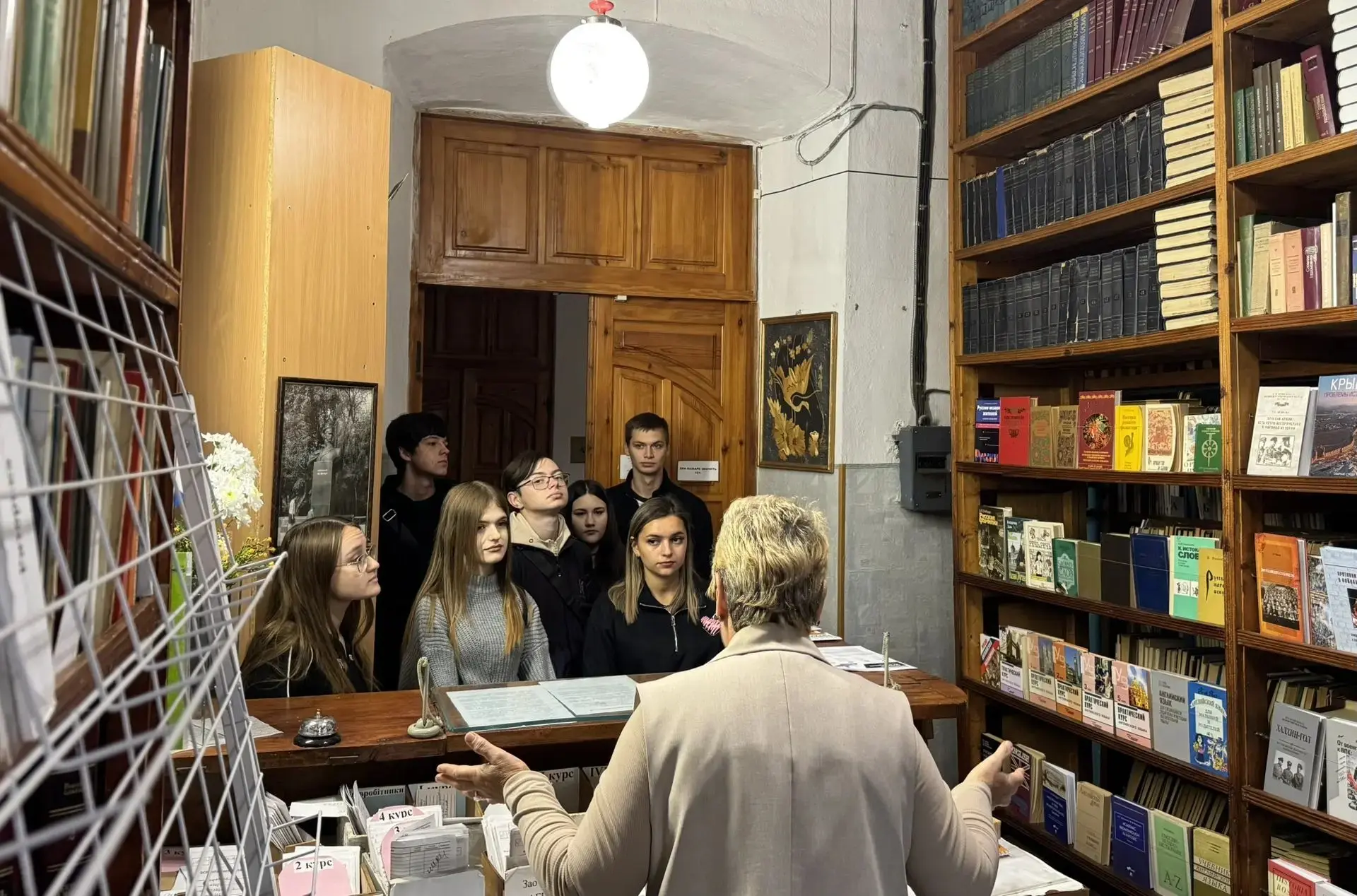 ​Первое знакомство с историей вуза: первокурсники  ФФиСК на экскурсии