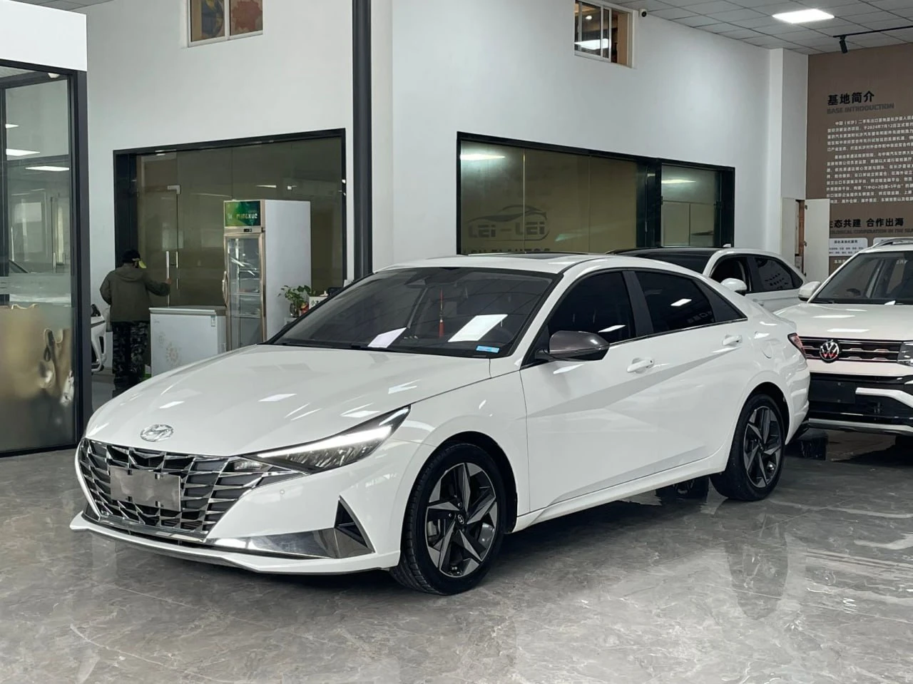 Hyundai Elantra 2022 1.5L CVT LUX Premium Edition China VI