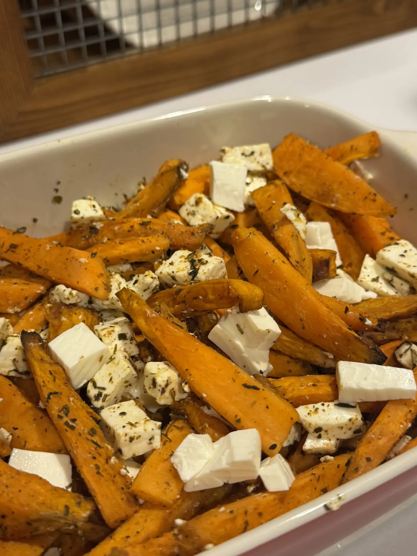 Вкусная идея гарнира или самостоятельной закуски - запечёный батат с фета 🍠