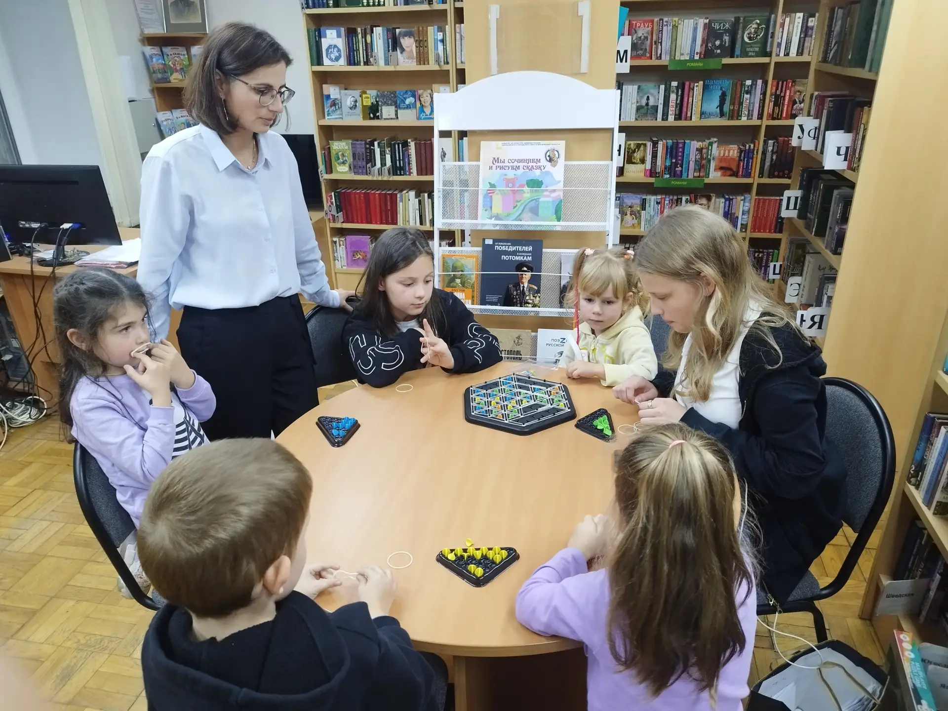 🎲 Игротека в библиотеке: осваиваем «Треугольные шахматы»!