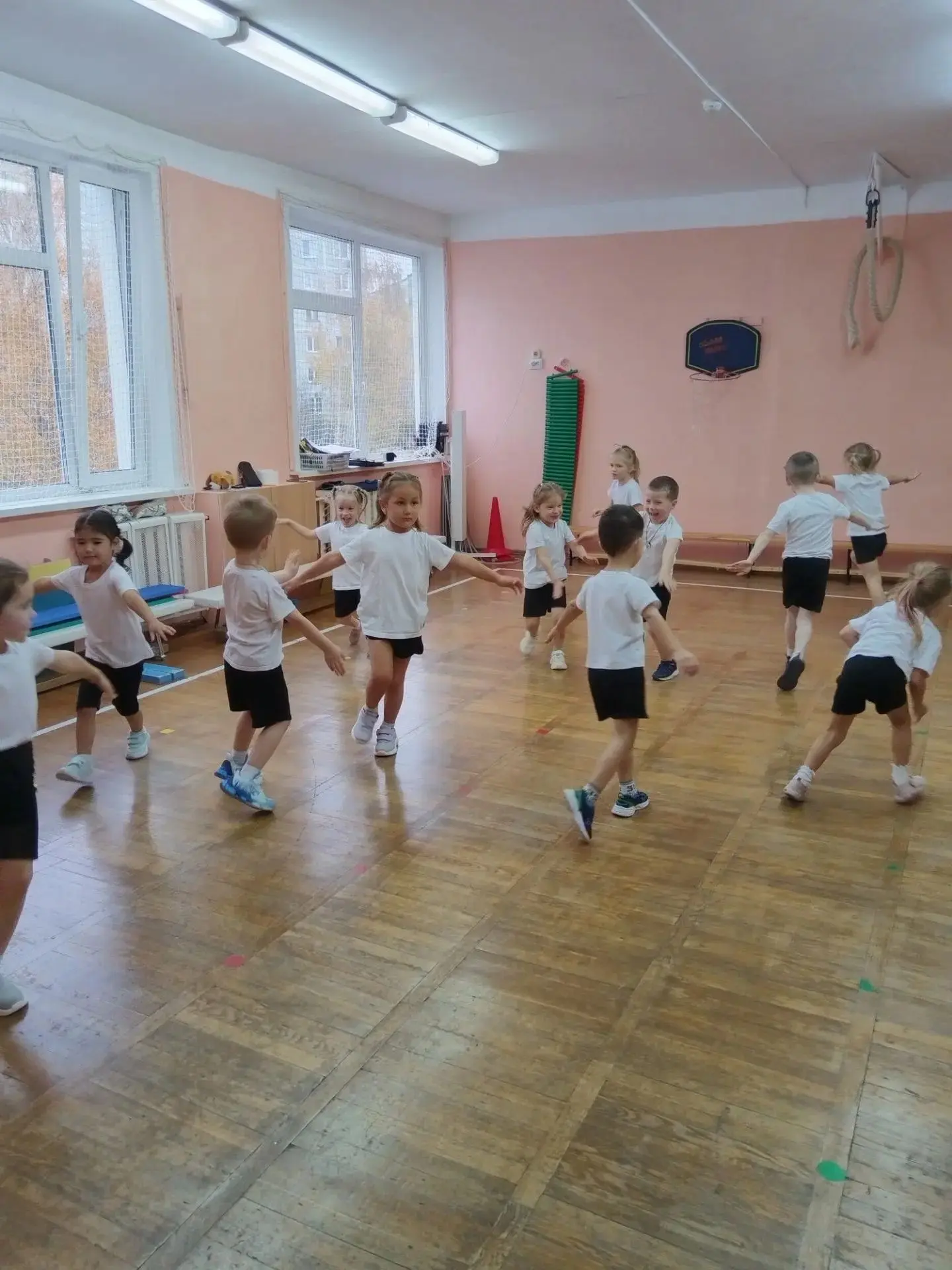 «Физкульт-привет от группы "Карамельки"! 🏃‍♂️💨