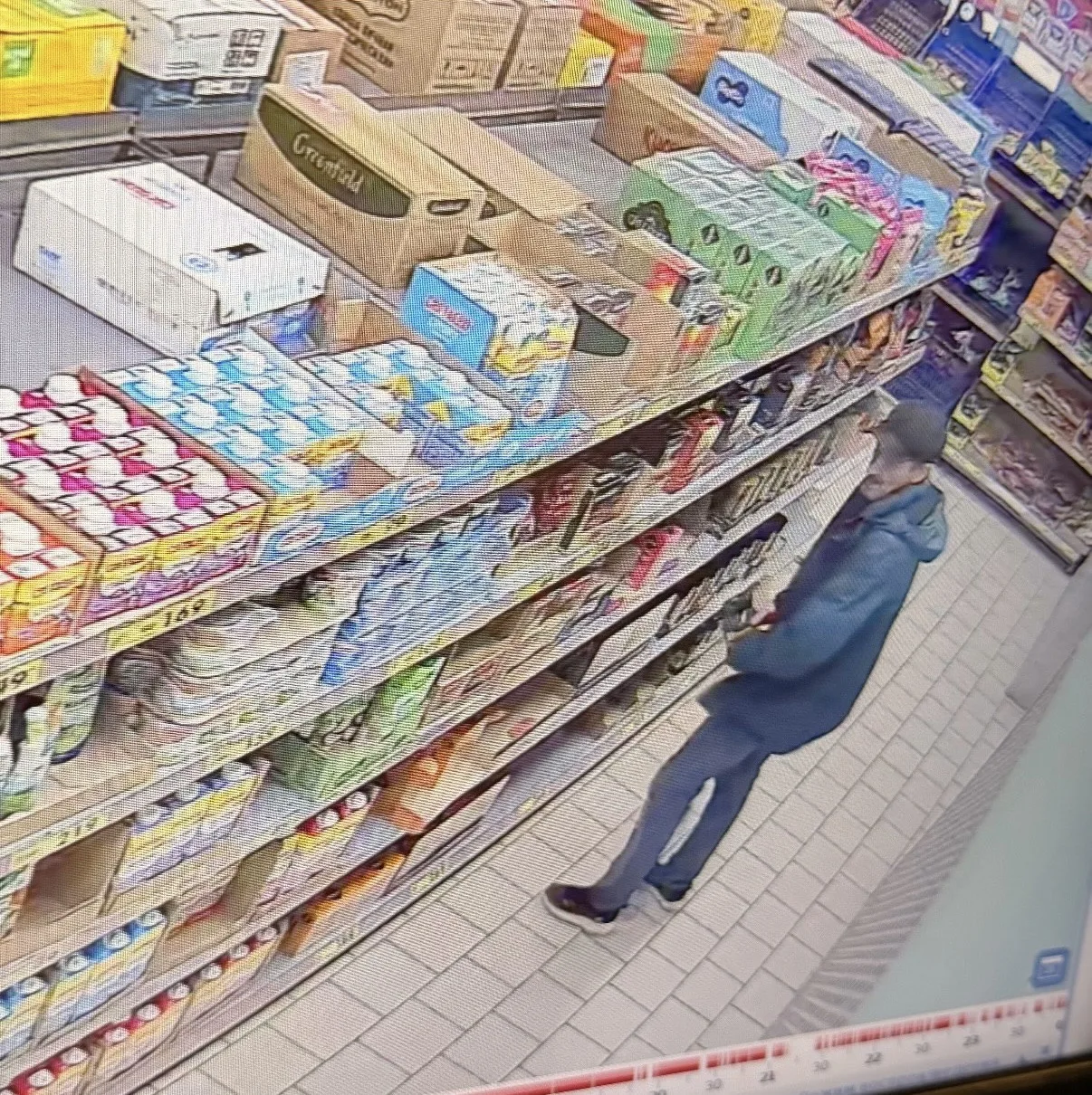 Уважаемые жители города, вы когда воруете, хоть обращайте внимания на камеры, каждого з...