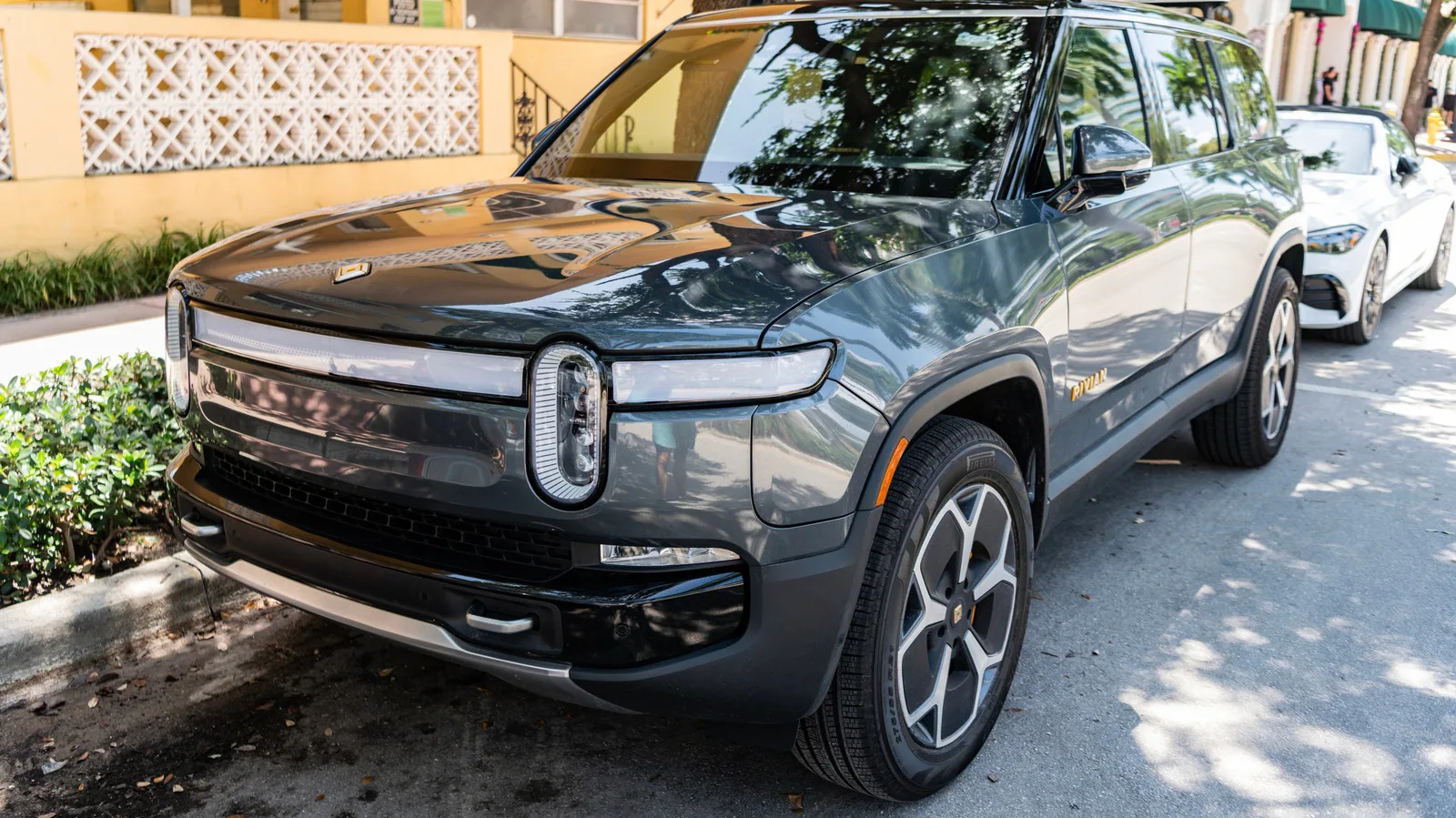 Rivian запустила закрытую программу бета-тестирования системы Point to Point