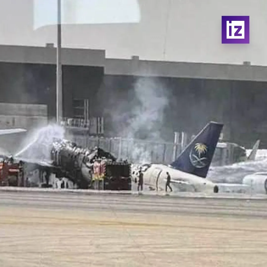 Самолёт авиакомпании Saudia сгорел в обстрелянном хуситами аэропорту саудовского Эр-Рия...