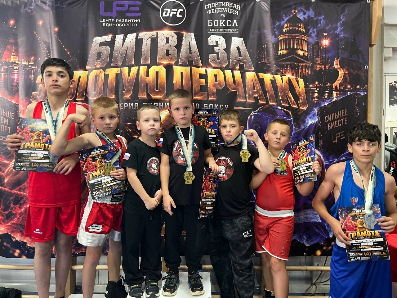 🥊 Команда КМЗ «Боец» положила глаз на новый трофей — золотую перчатку