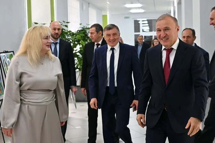 Глава Адыгеи Мурат Кумпилов и статс-секретарь – заместитель министра культуры РФ Жанна ...
