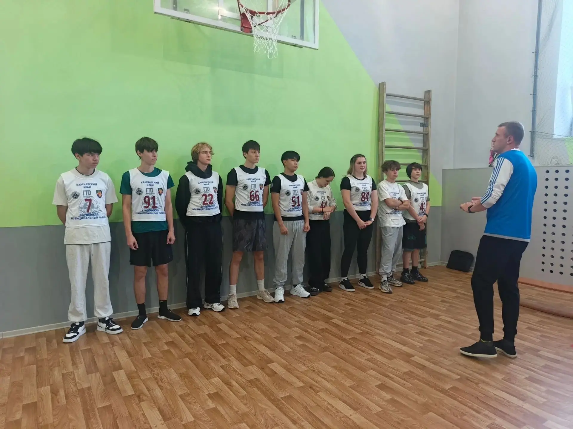 13 октября 2026 года в МБОУ «Начикинская СШ» учащиеся 15–17 лет сдавали нормативы компл...