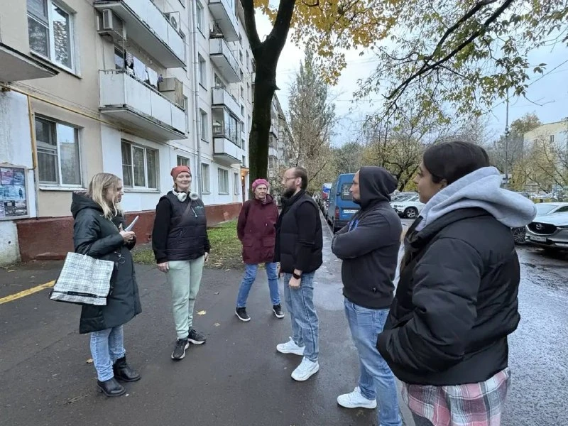 🔧 На Маршала Жукова обсудили уборку двора