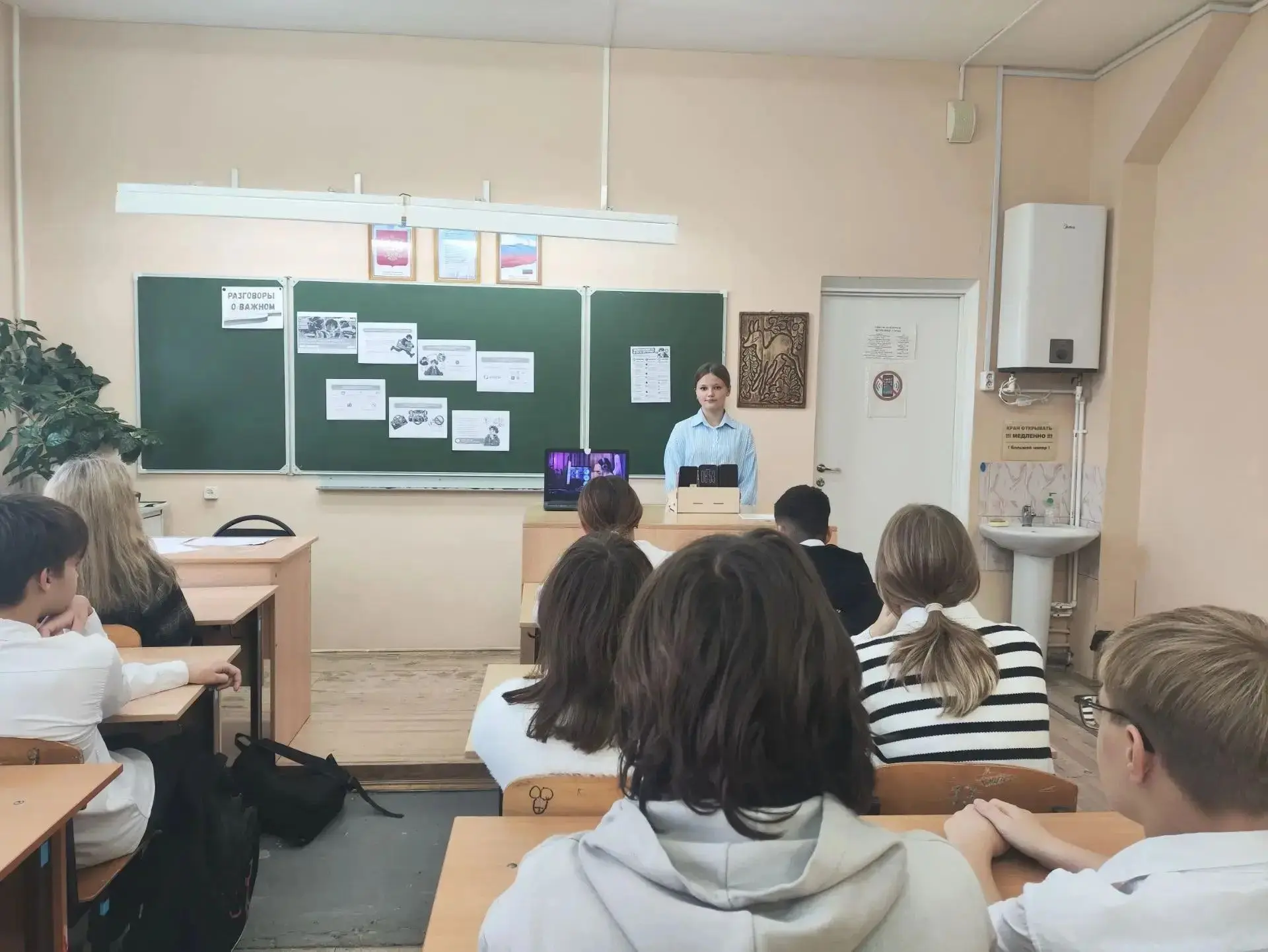 Мы проводим в цифровом пространстве не меньше времени, чем в обычном. Это целый мир — с...