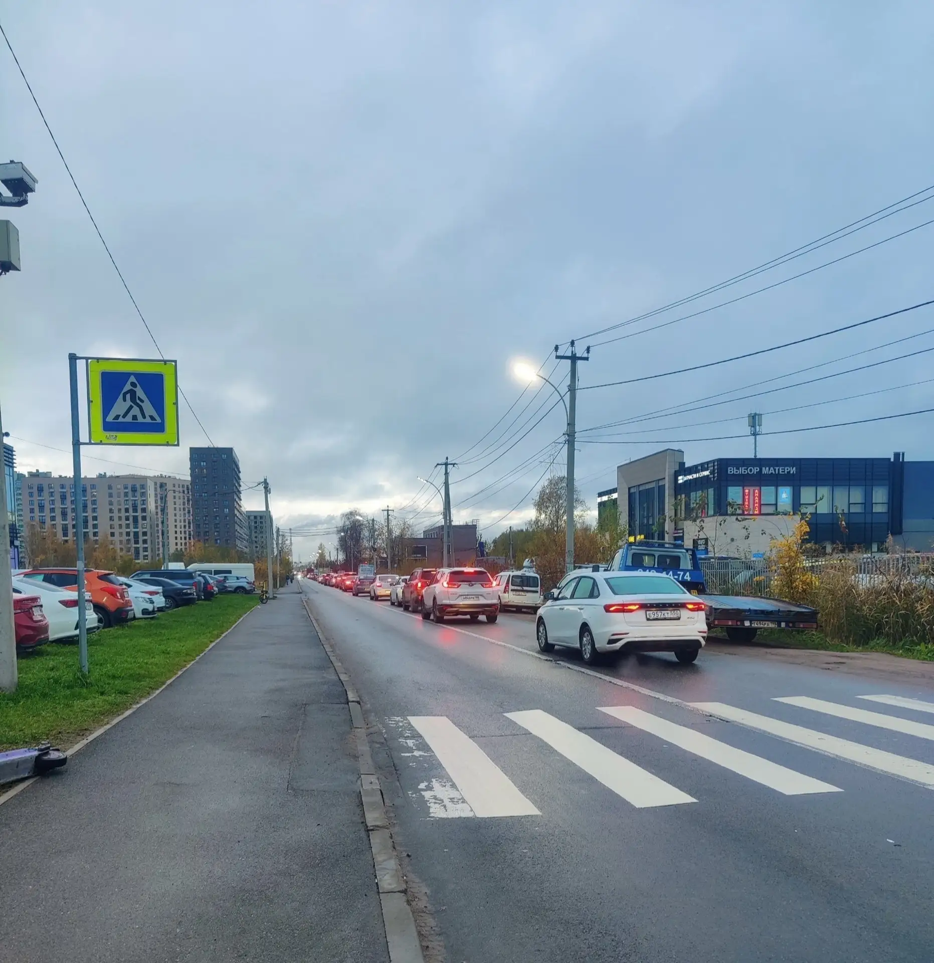 Пробка аж с Пражской, это сейчас каждое утро так на буднях?