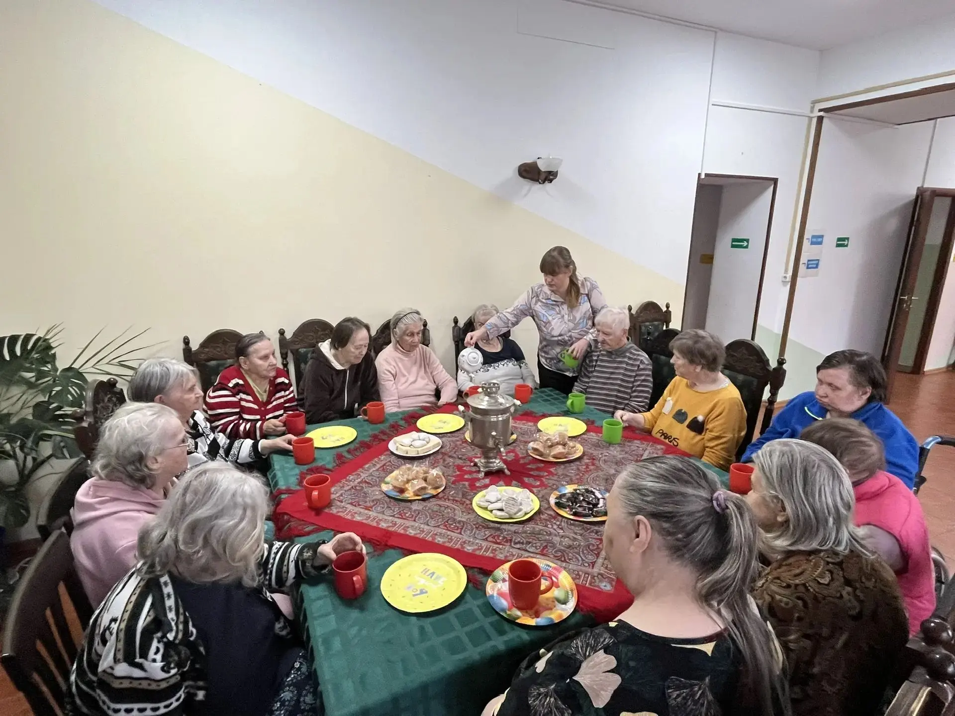 В пансионате прошел праздник Покров.За чаем ☕ со сладостями🧁 говорили о традициях и со...